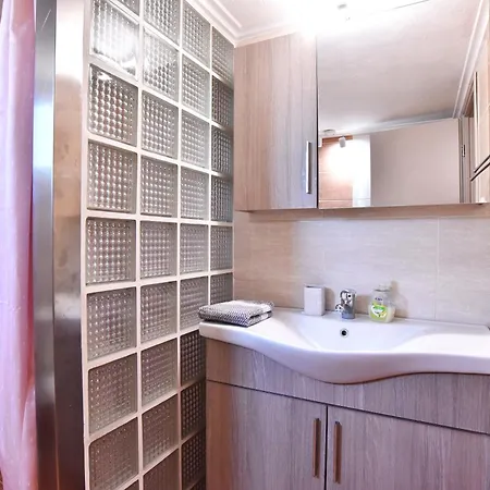 Adam's Hébergement de vacances PalaiónTsiflíkion