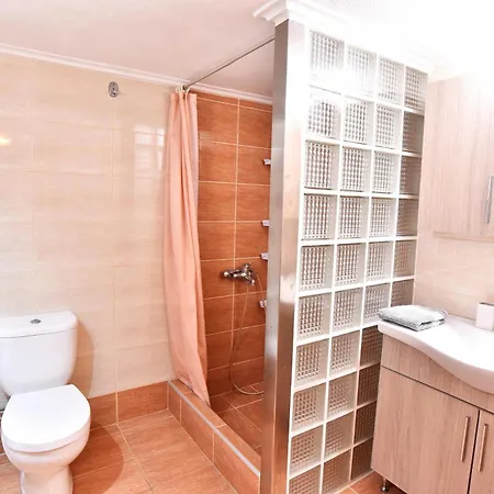 Adam's * PalaiónTsiflíkion