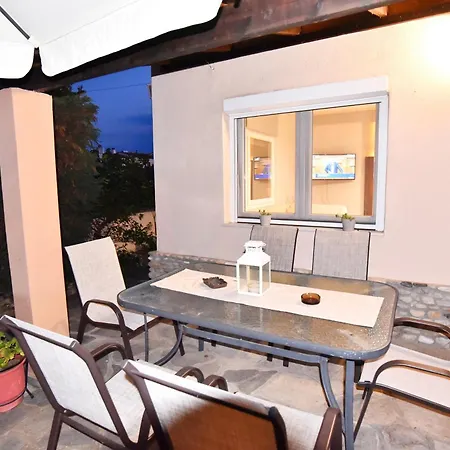 別荘 Adam's PalaiónTsiflíkion